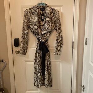 Fashion Nova NWT Ease Up Snake Print Duster, XL,fully open in front with tie blt